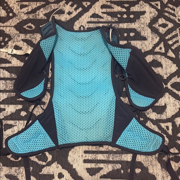 Osprey Black and Blue Dyna15 Sporty Durable Design - Picture 3 of 3